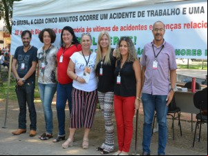 Cerest promove panfletagem alusiva a Dia em MemÃ³ria a VÃ­timas de Acidente de Trabalho