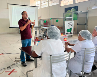 Cerest de Prudente realiza palestra para colaboradores da Empresa Liane